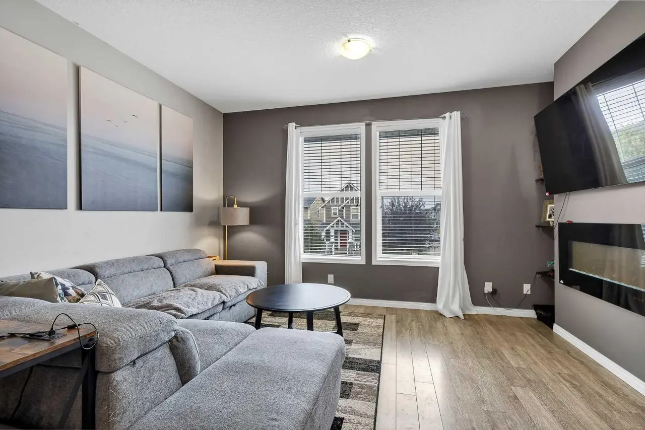 302, 280 Williamstown Close NW