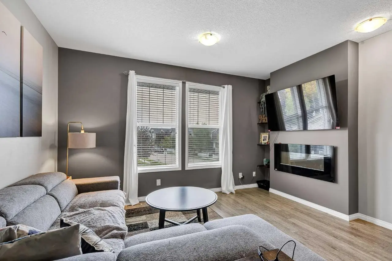 302, 280 Williamstown Close NW