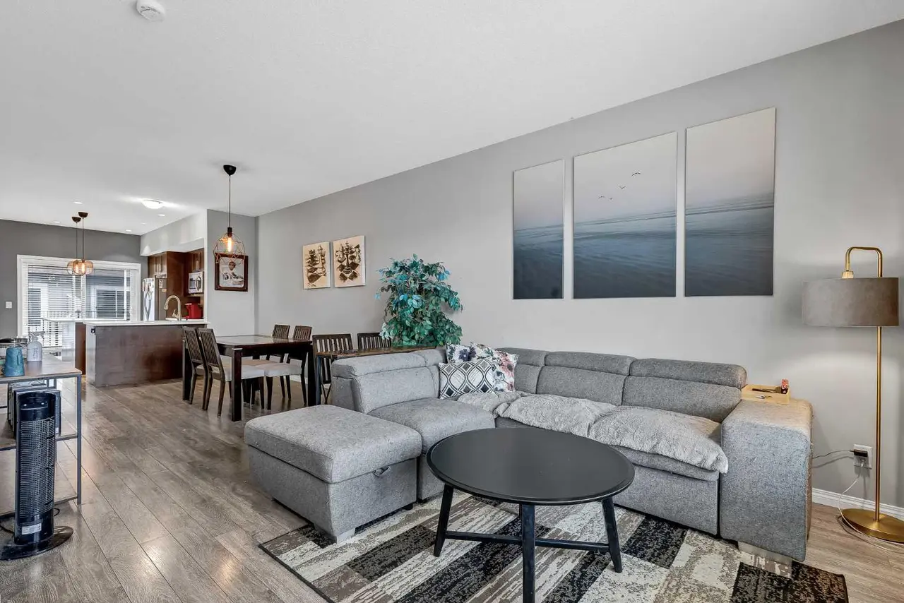 302, 280 Williamstown Close NW