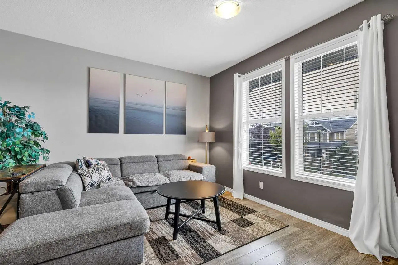 302, 280 Williamstown Close NW