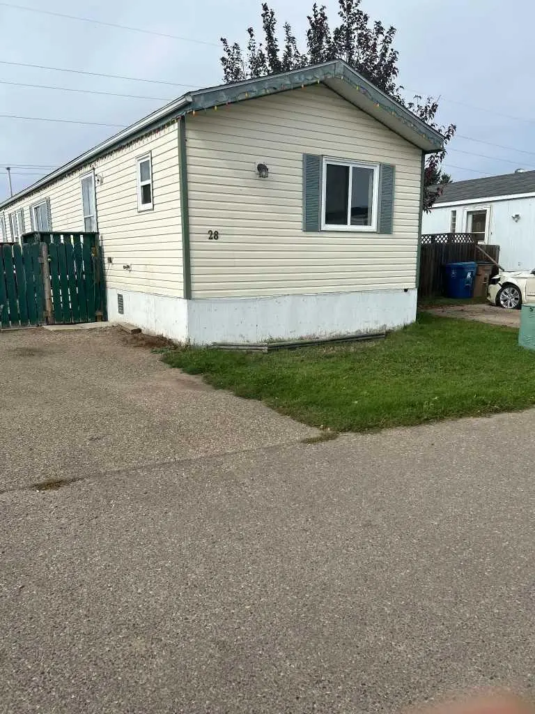 28 Maple Drive W
