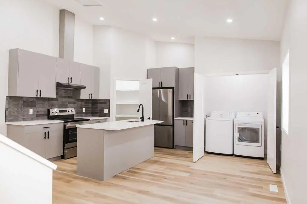 9403 100 Avenue 