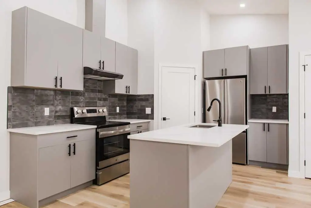 9403 100 Avenue 