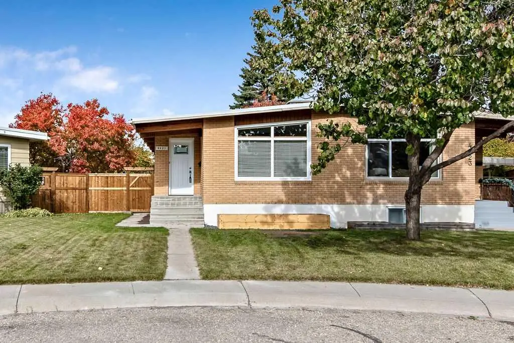 4421 Vissar Crescent NW