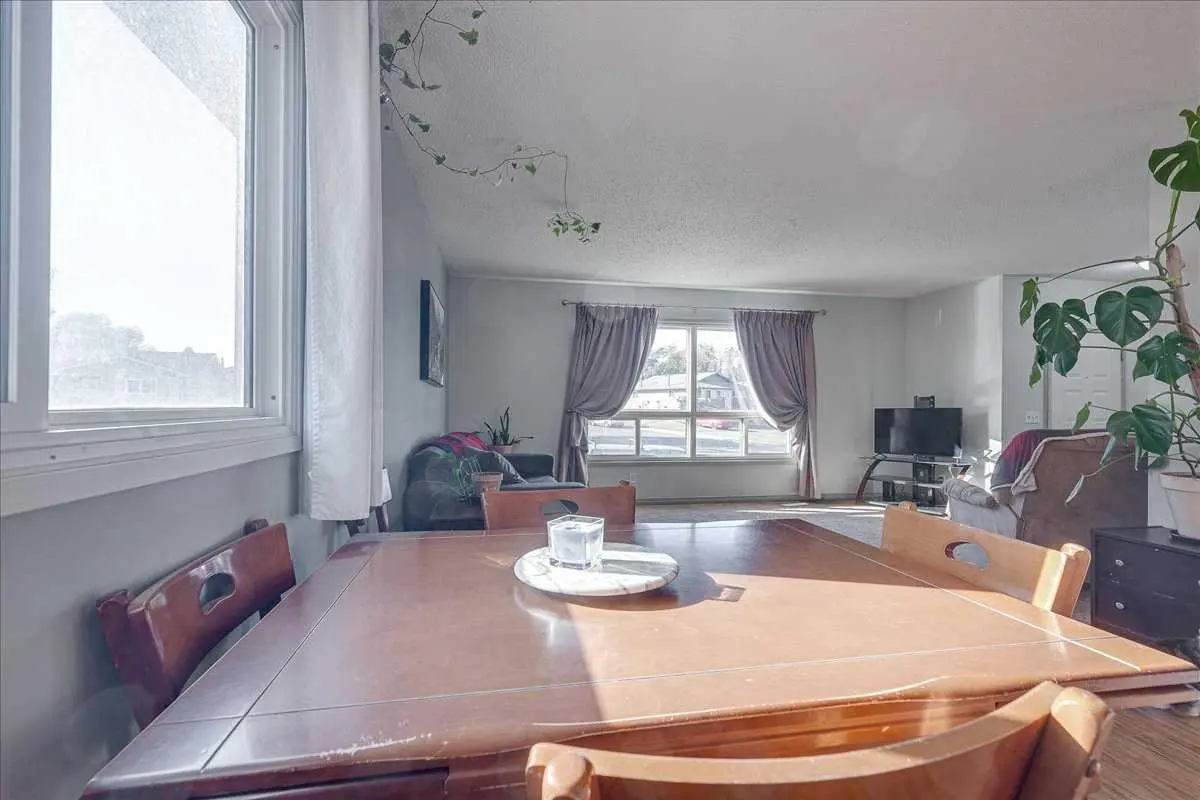 18 Greenham Drive 