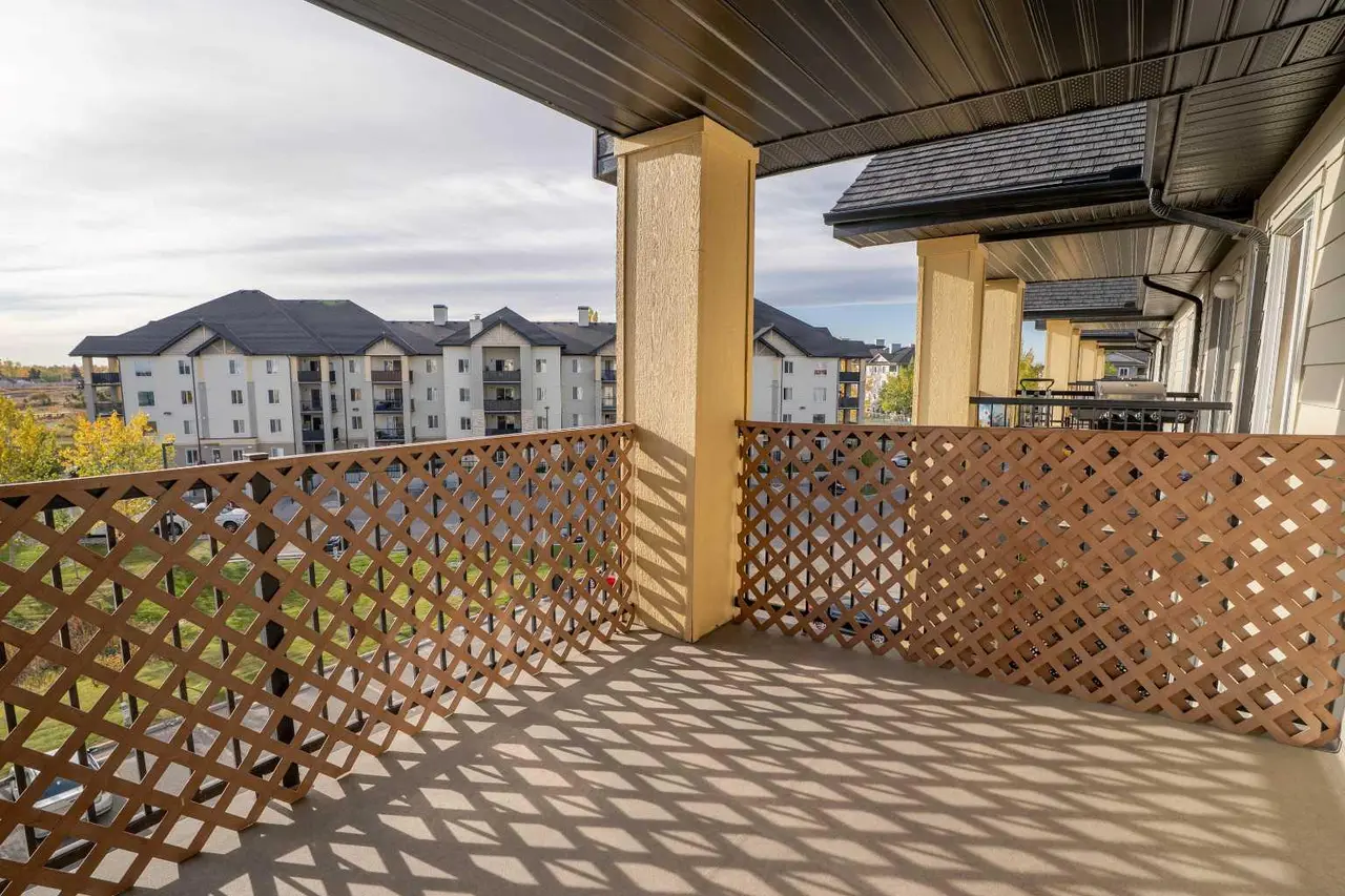 8412, 304 Mackenzie Way SW