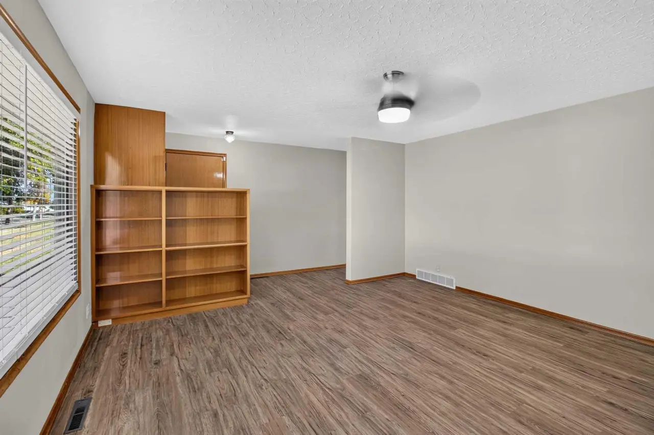 5205 56 St  