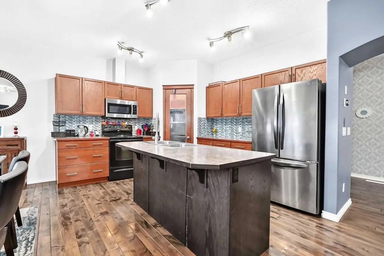 119, 100 Coopers Common SW