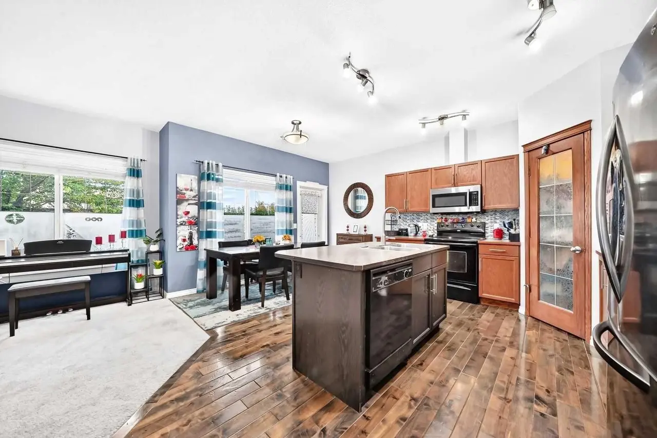 119, 100 Coopers Common SW