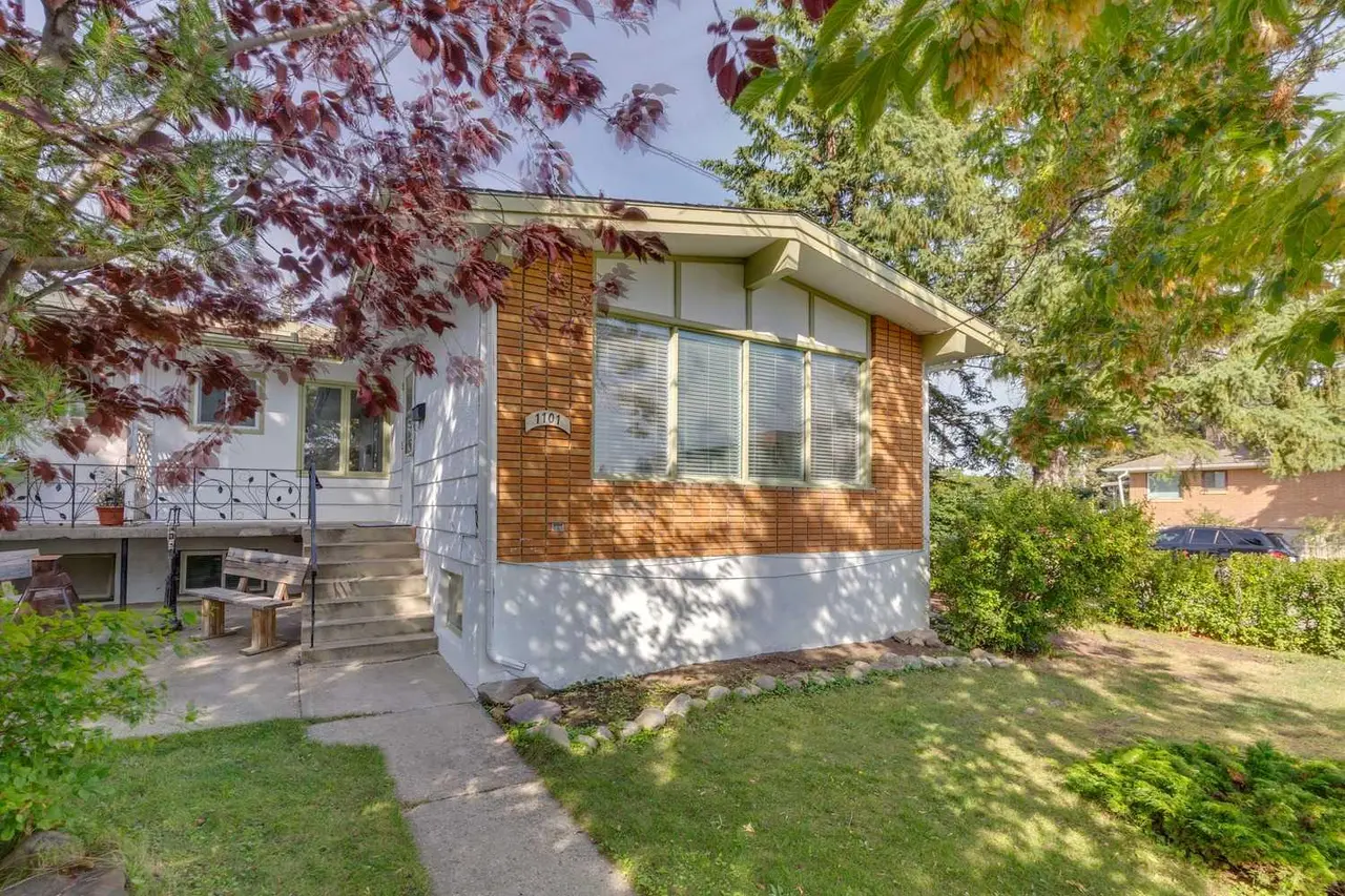 1101 42 Street SW