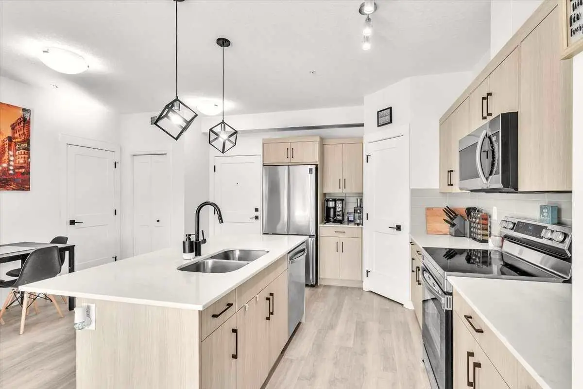 305, 30 Sage Hill Walk NW