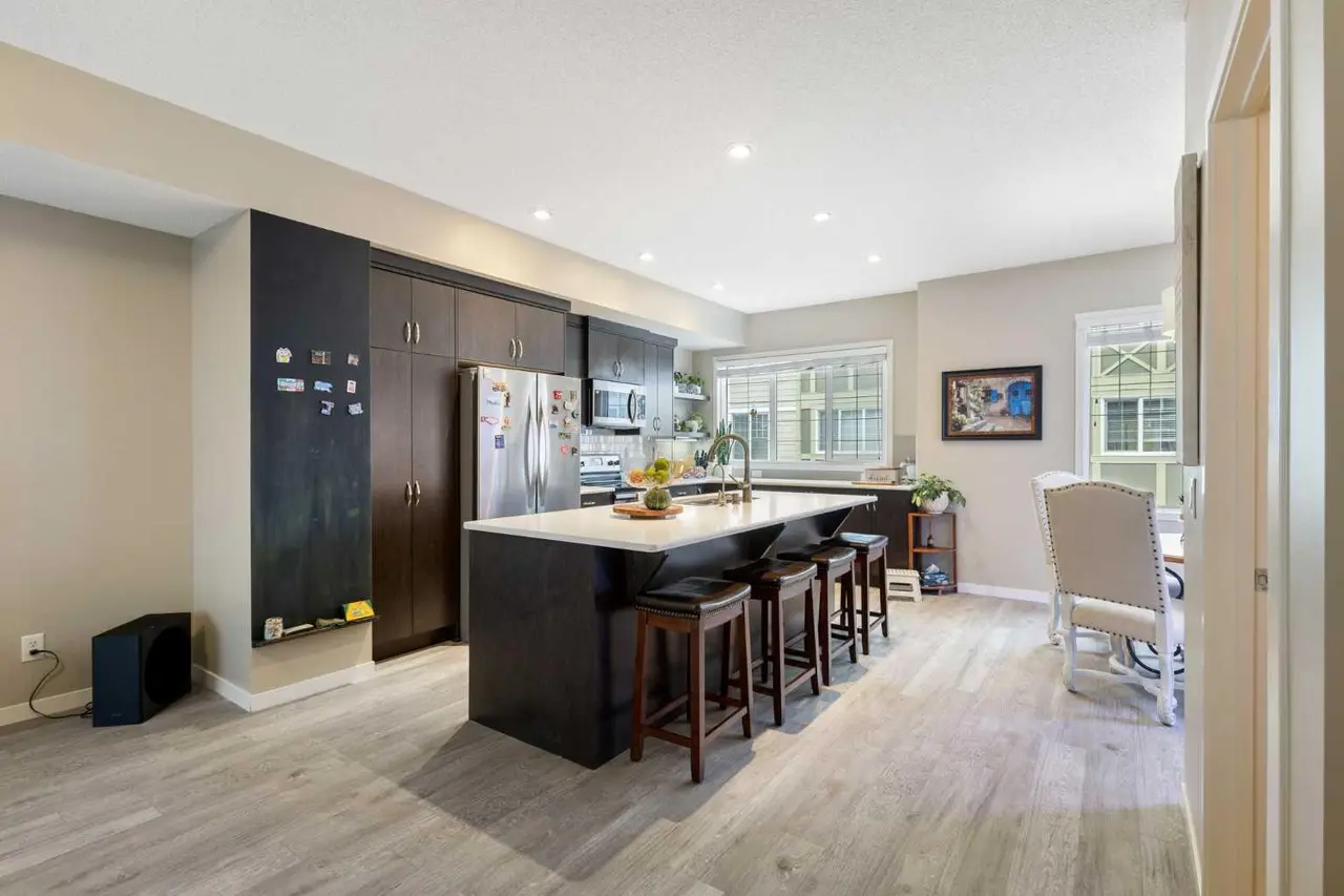 206 Nolanlake Villas NW