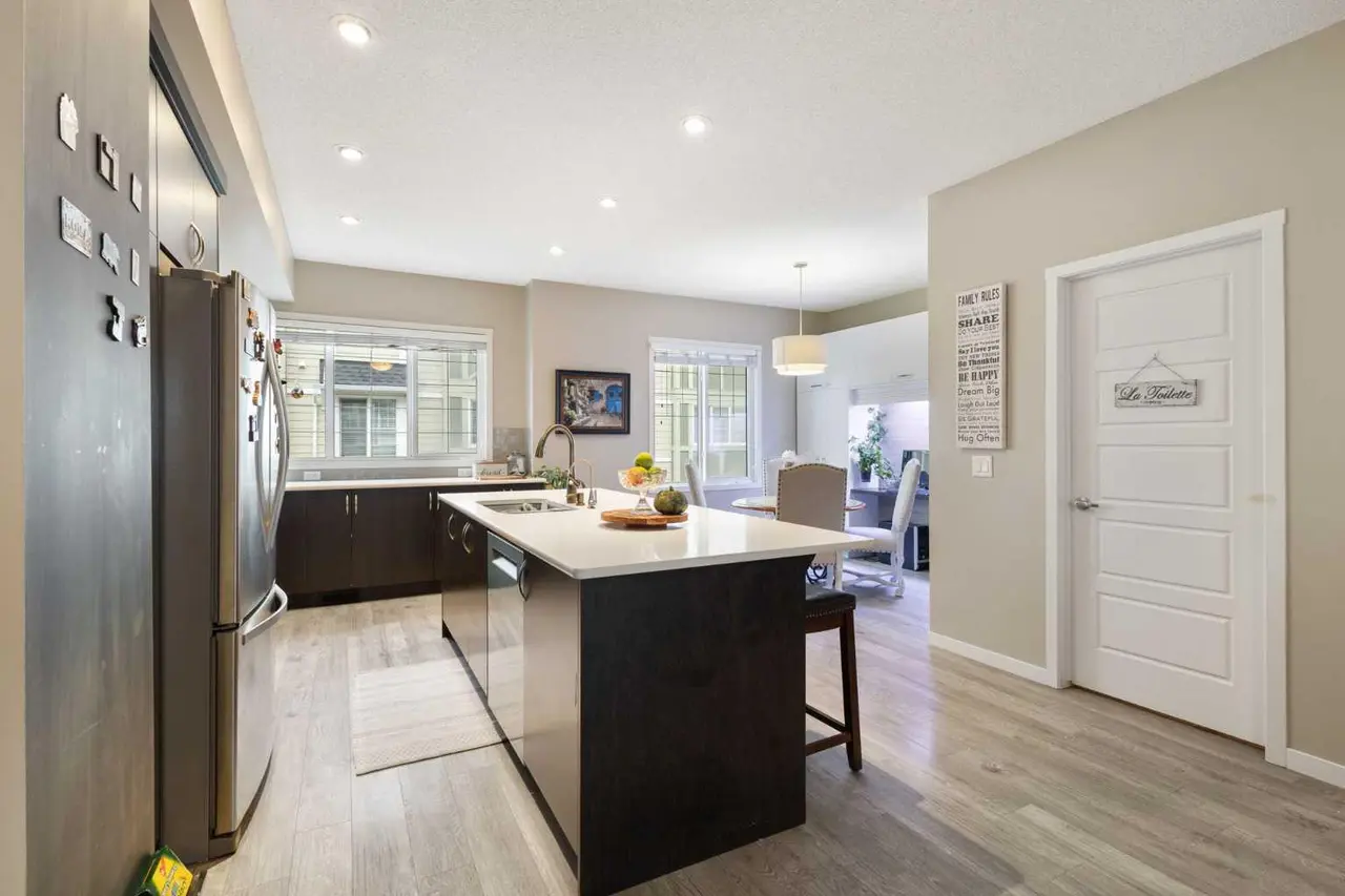 206 Nolanlake Villas NW