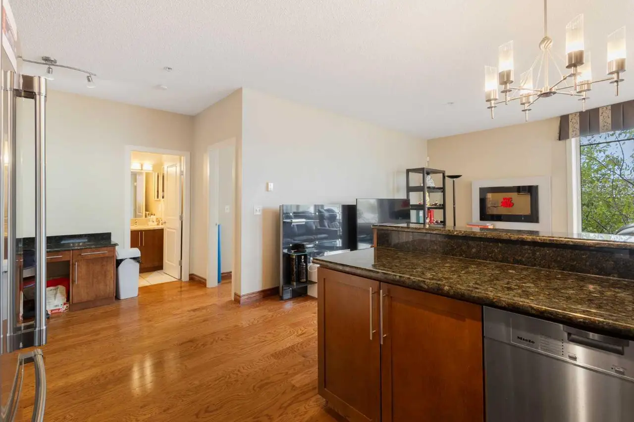 110, 162 Country Village Circle NE