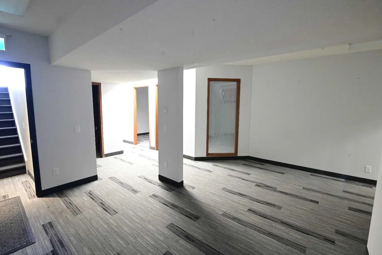 #200, 2115 Sirocco Drive SW