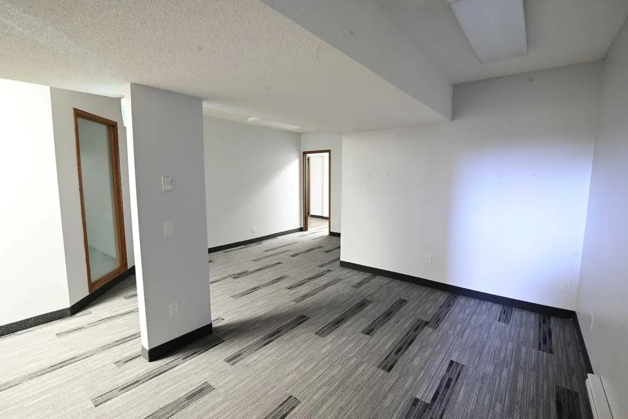#200, 2115 Sirocco Drive SW