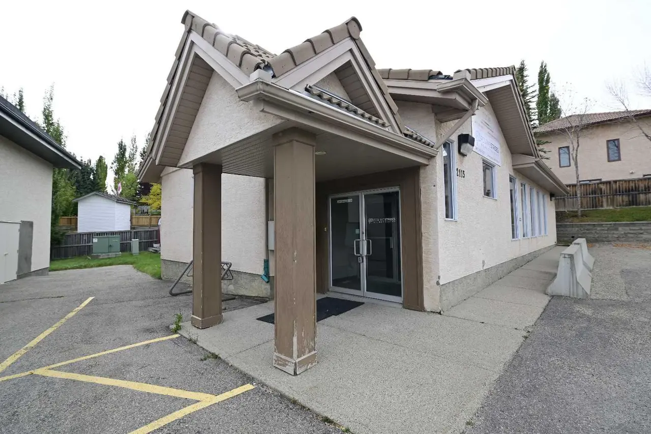 #200, 2115 Sirocco Drive SW