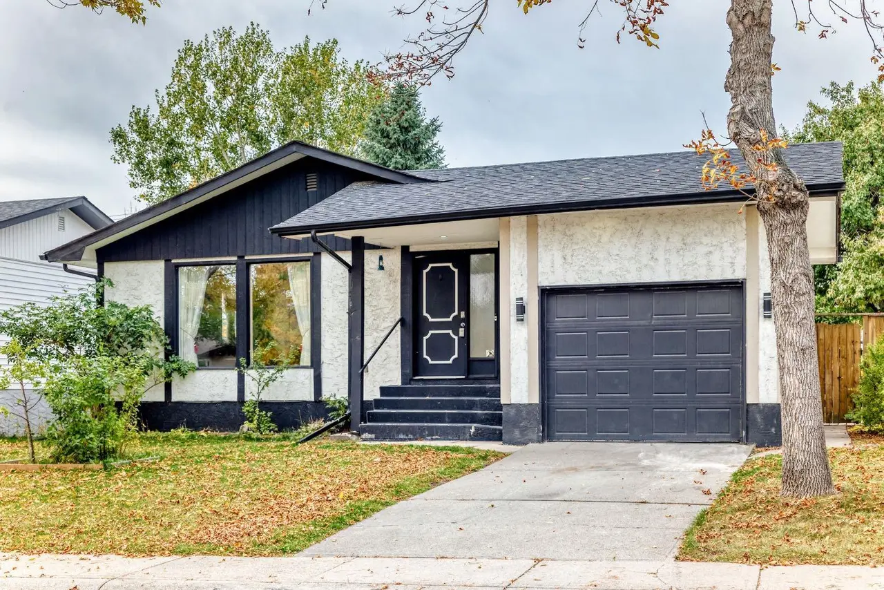 135 Whiteview Close NE
