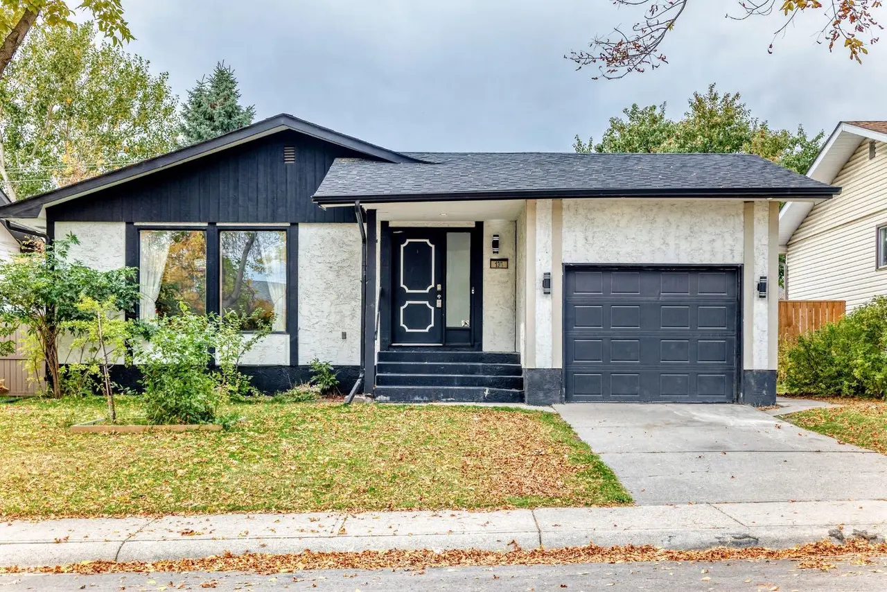 135 Whiteview Close NE