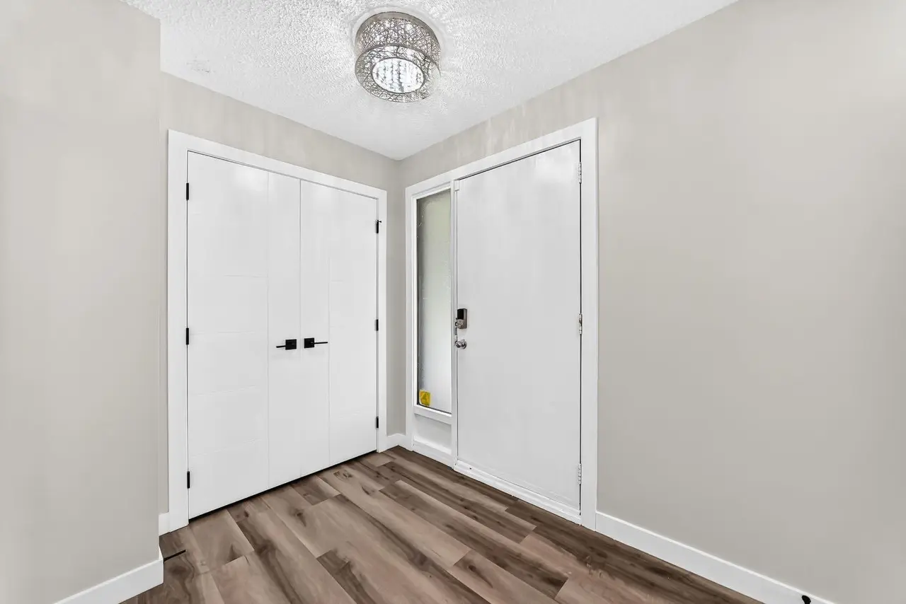 135 Whiteview Close NE