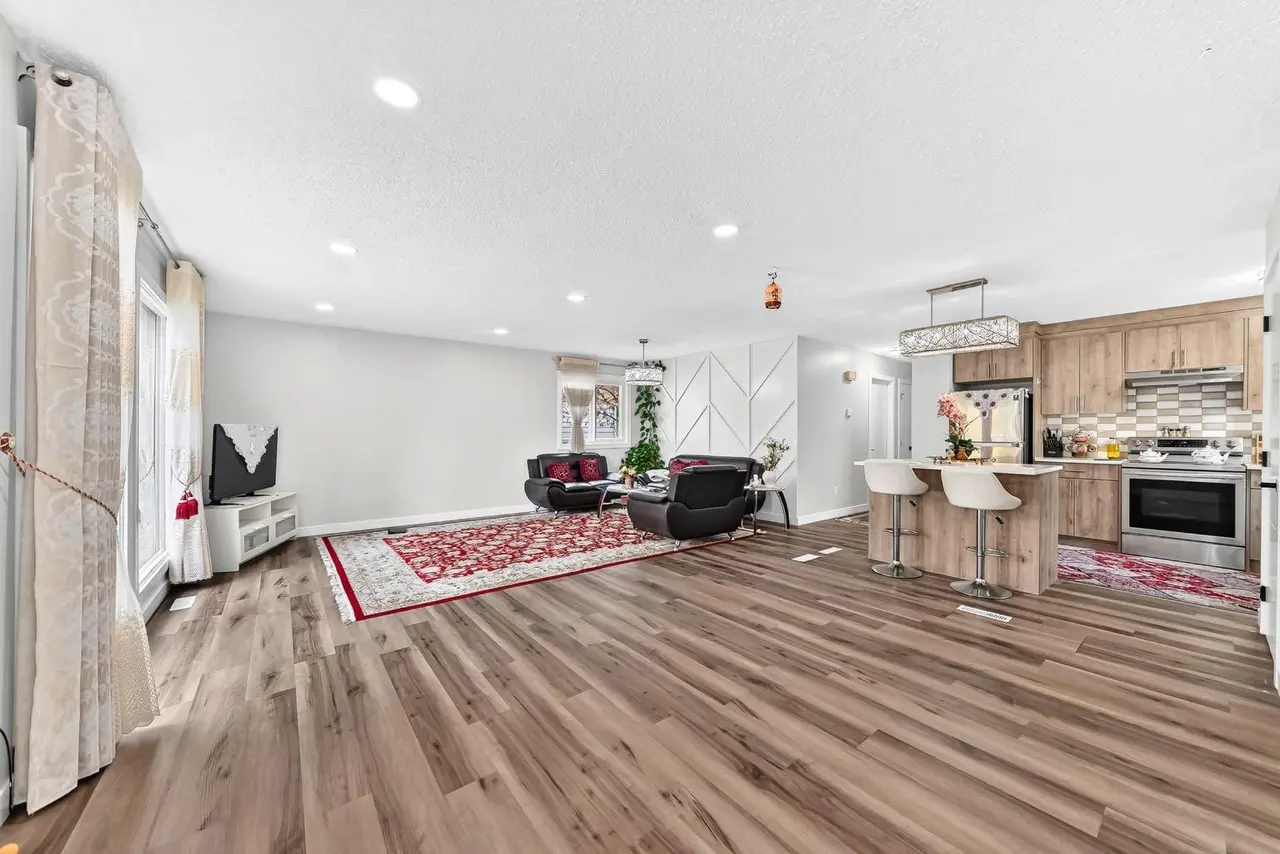 135 Whiteview Close NE