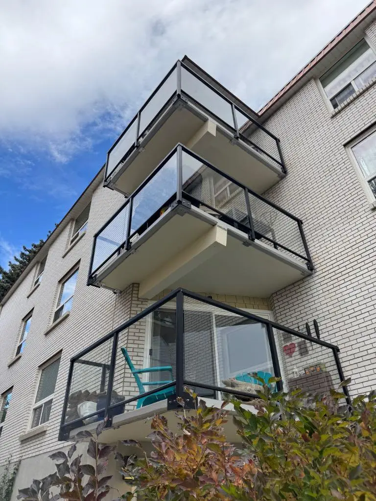 202, 520 Cedar Crescent SW