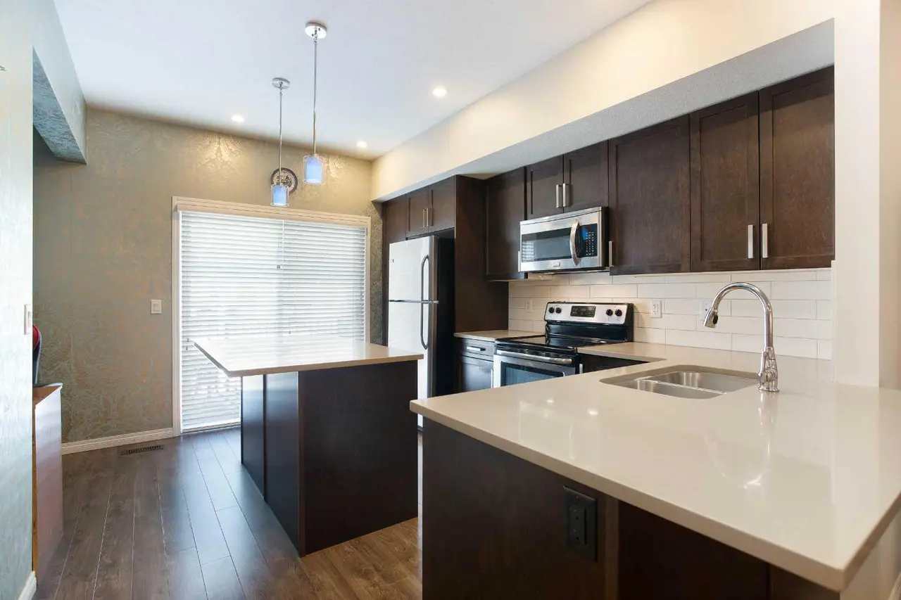 1003, 280 Williamstown Close NW