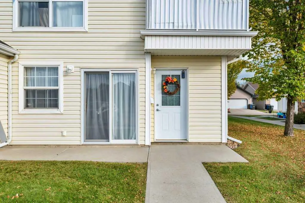 22, 33 Jennings Crescent 