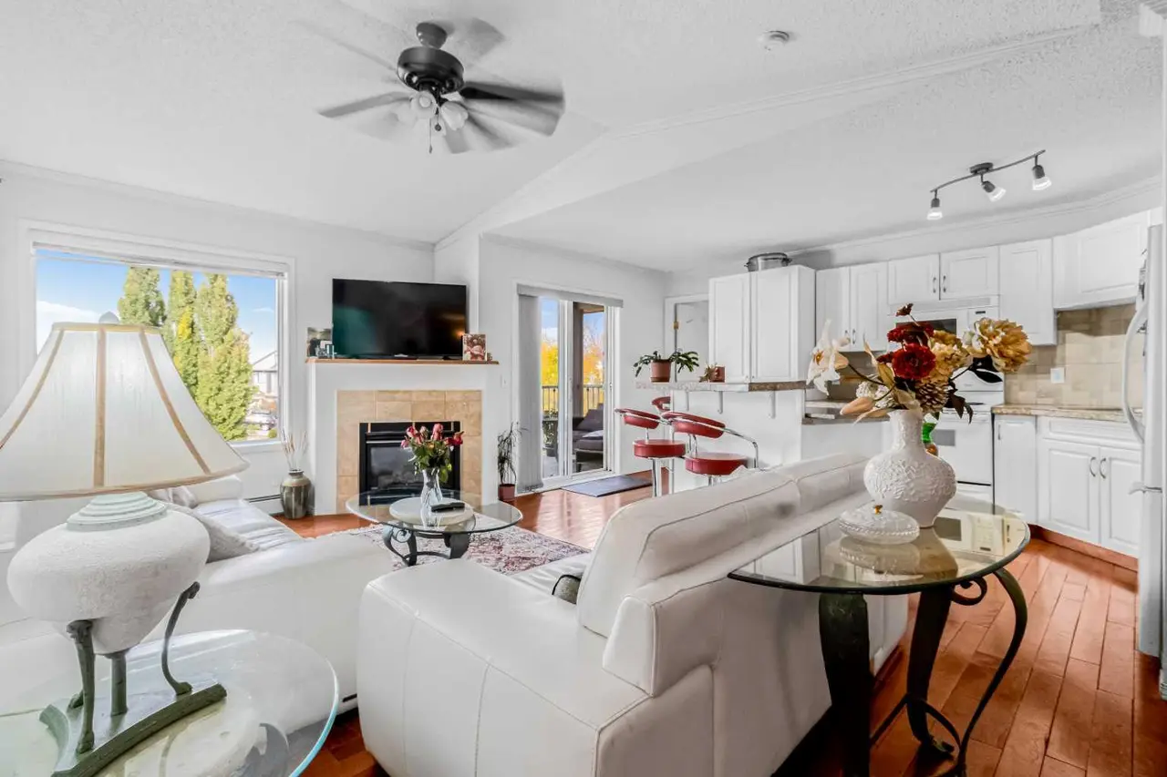308, 3308 Valleyview Park SE