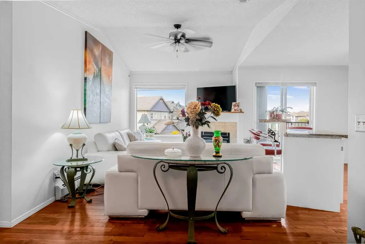 308, 3308 Valleyview Park SE