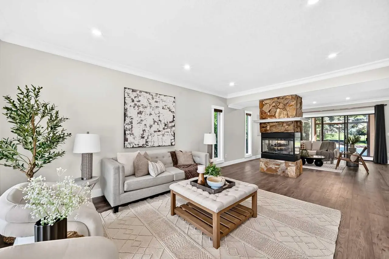 884 EAST CHESTERMERE Drive 