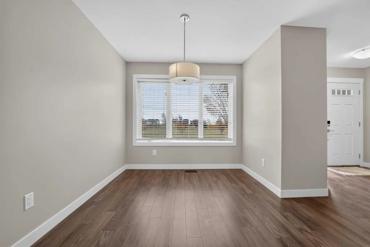 285 Coalbanks Boulevard W