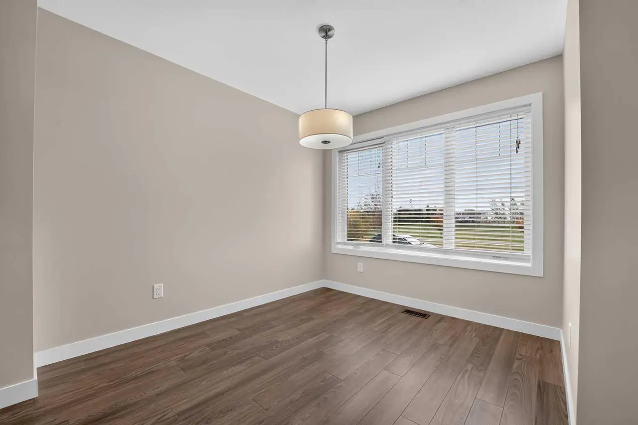 285 Coalbanks Boulevard W