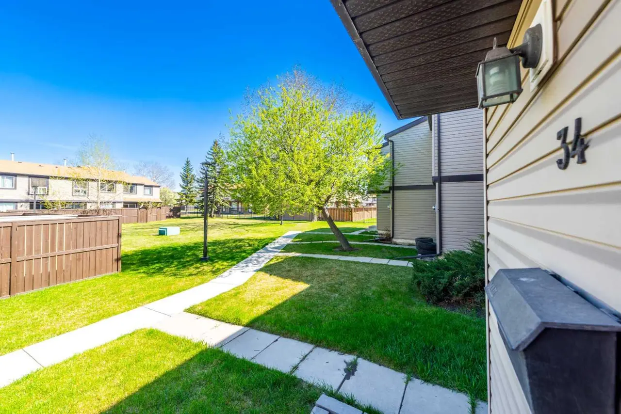 34, 3029 Rundleson Road NE