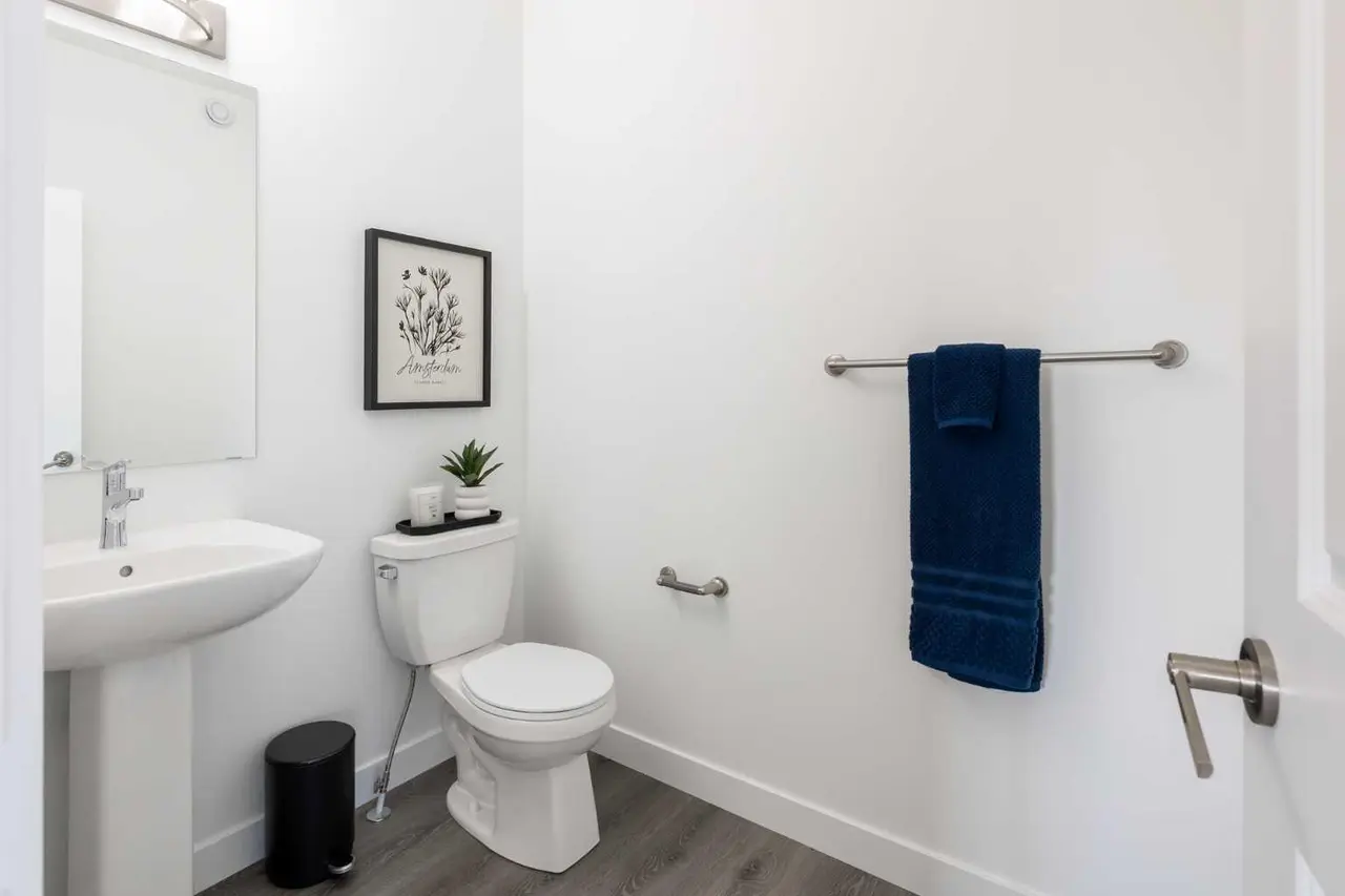 372 Belmont Park SW