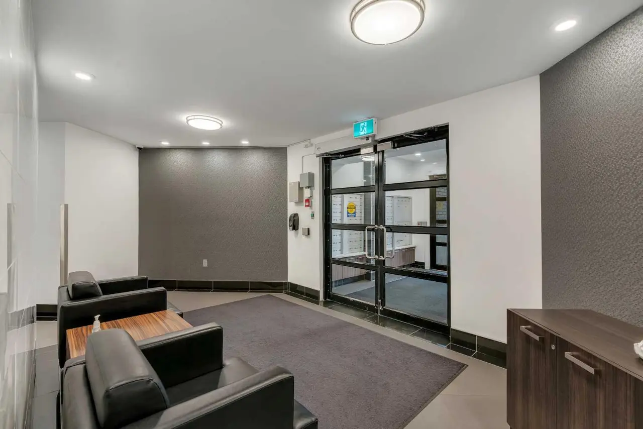 215, 10 Sierra Morena Mews SW