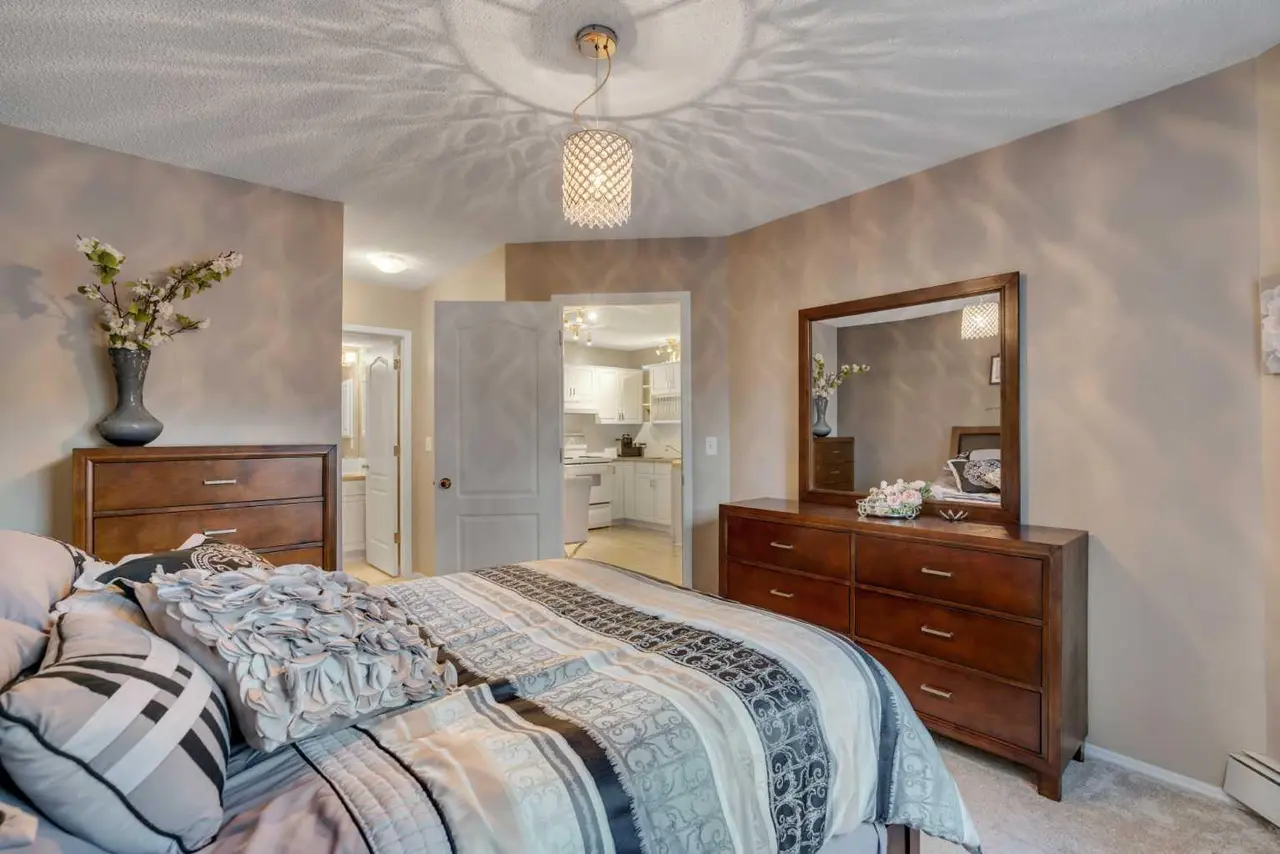 215, 10 Sierra Morena Mews SW