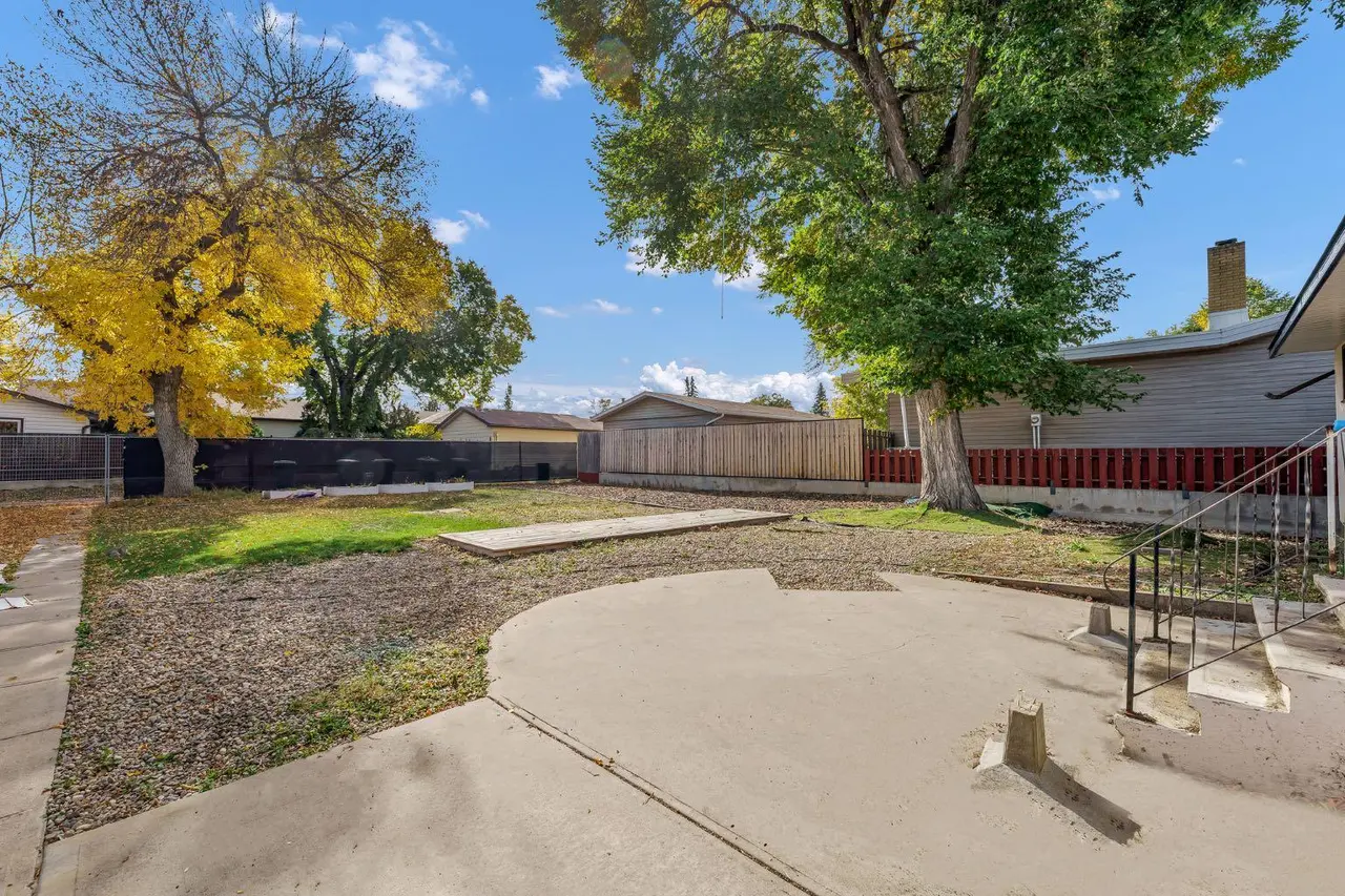 61 Huckvale Crescent SW