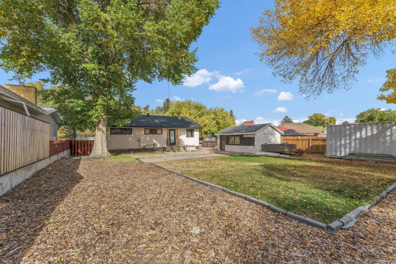 61 Huckvale Crescent SW