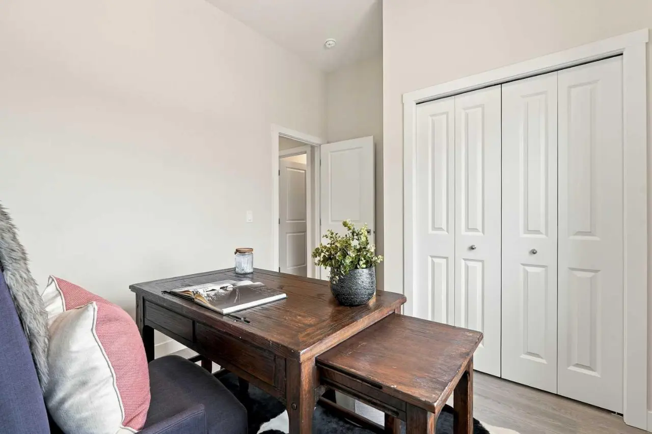 196 Buffaloberry Manor SE