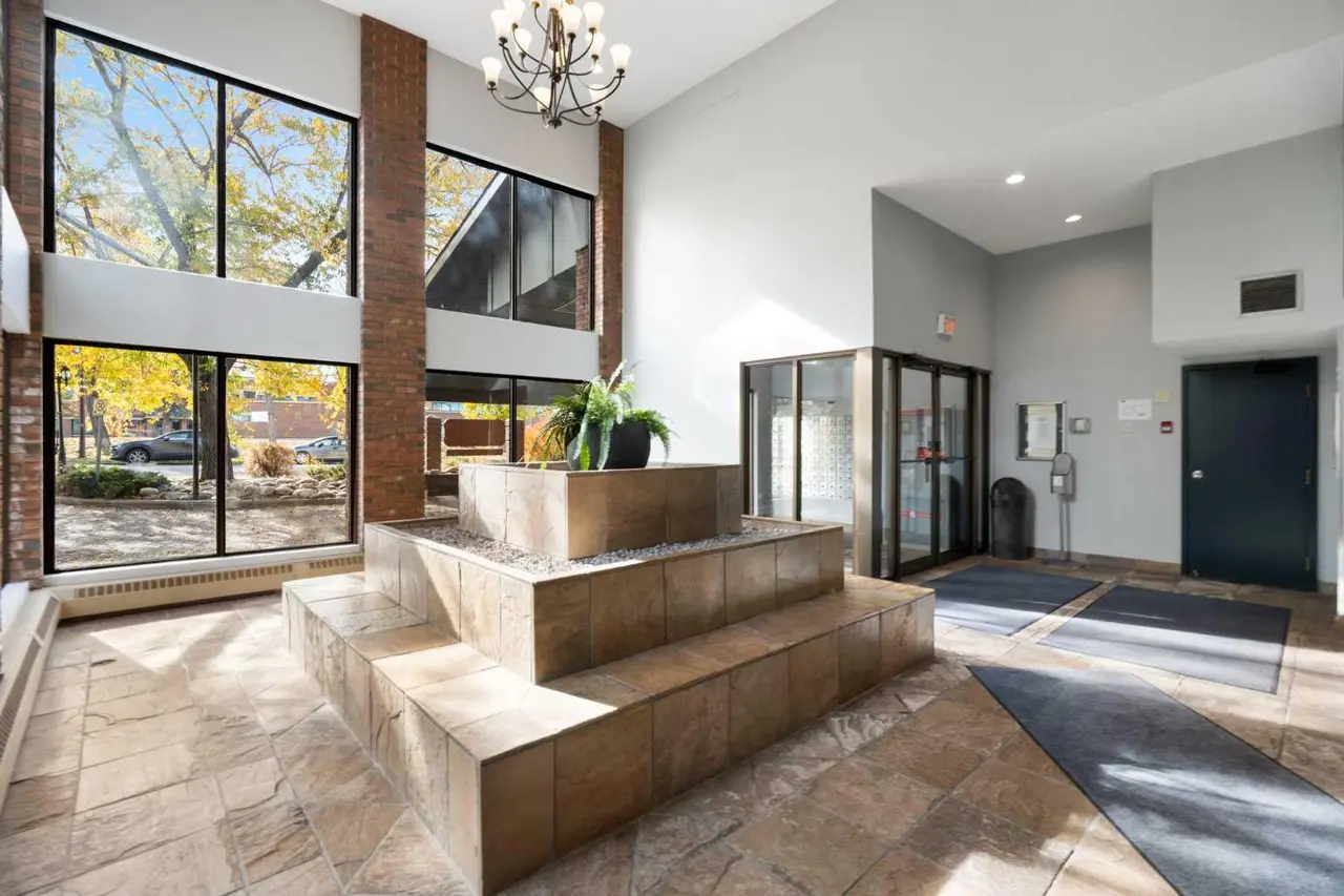 101, 550 Westwood Drive SW