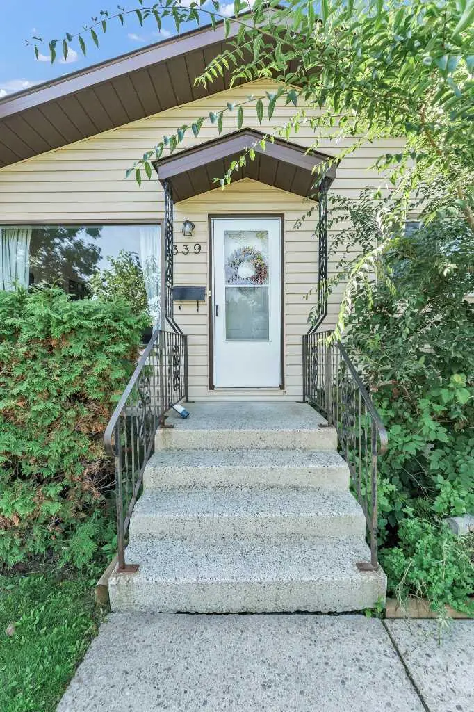 339 Ross Glen Drive SE