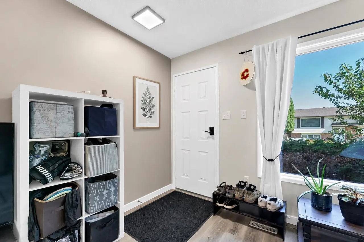 339 Ross Glen Drive SE