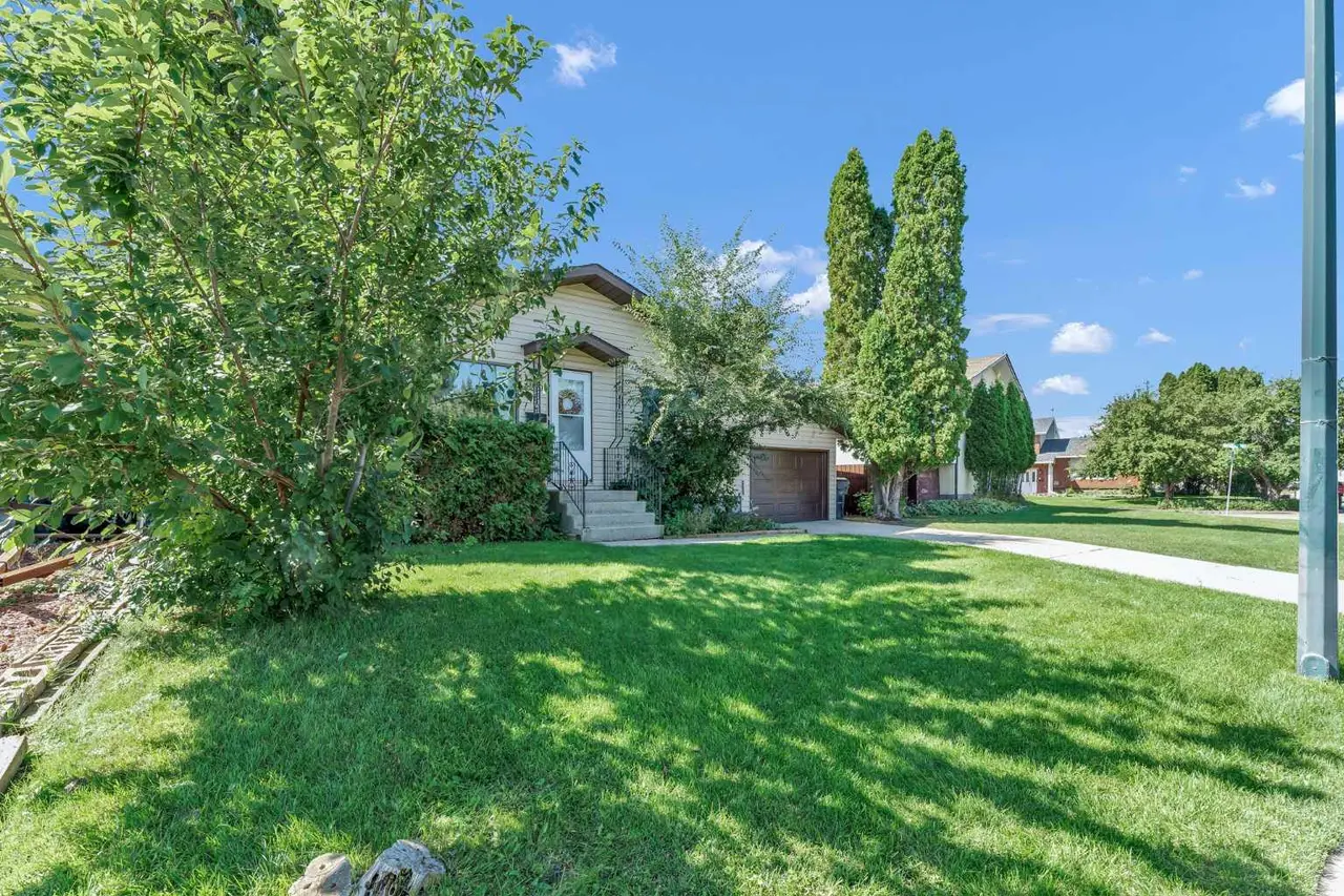 339 Ross Glen Drive SE