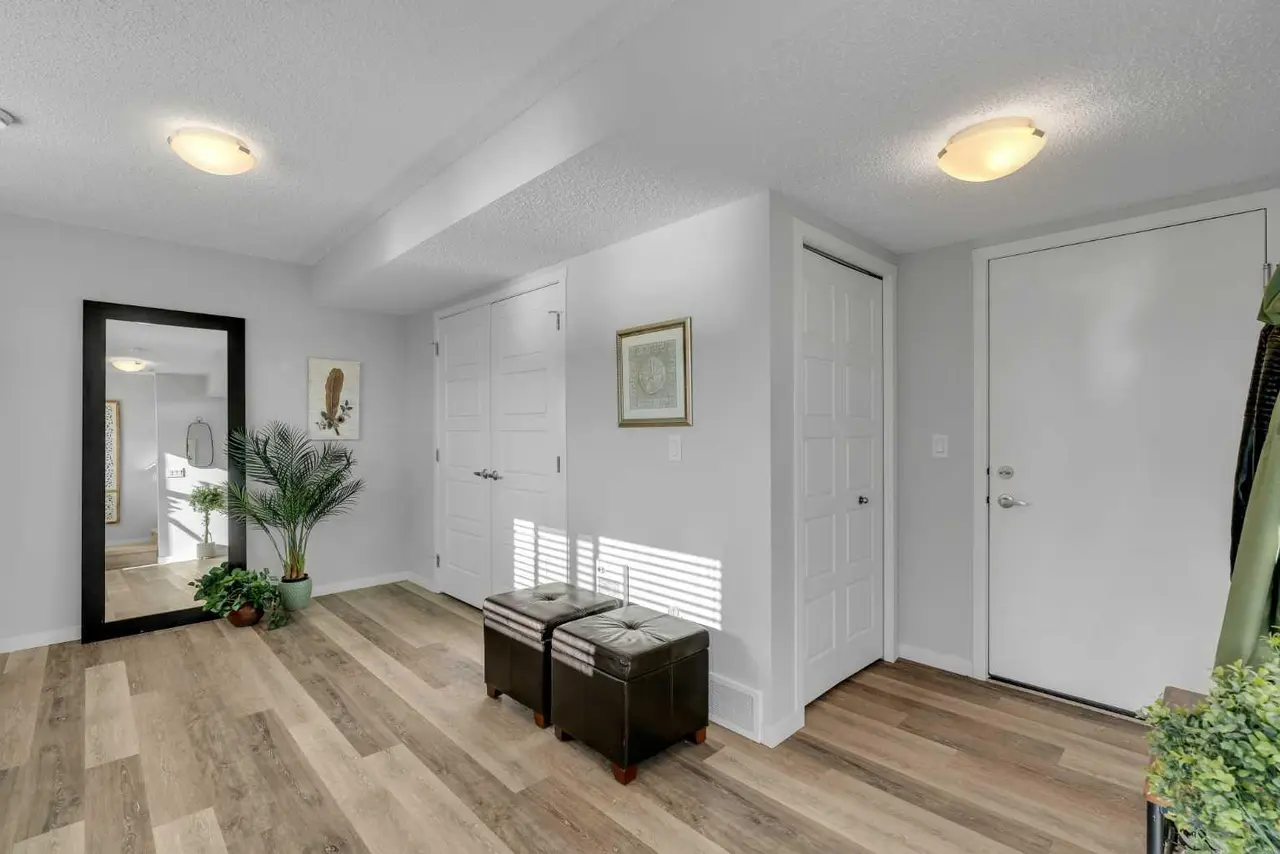 122 Harvest Grove  NE
