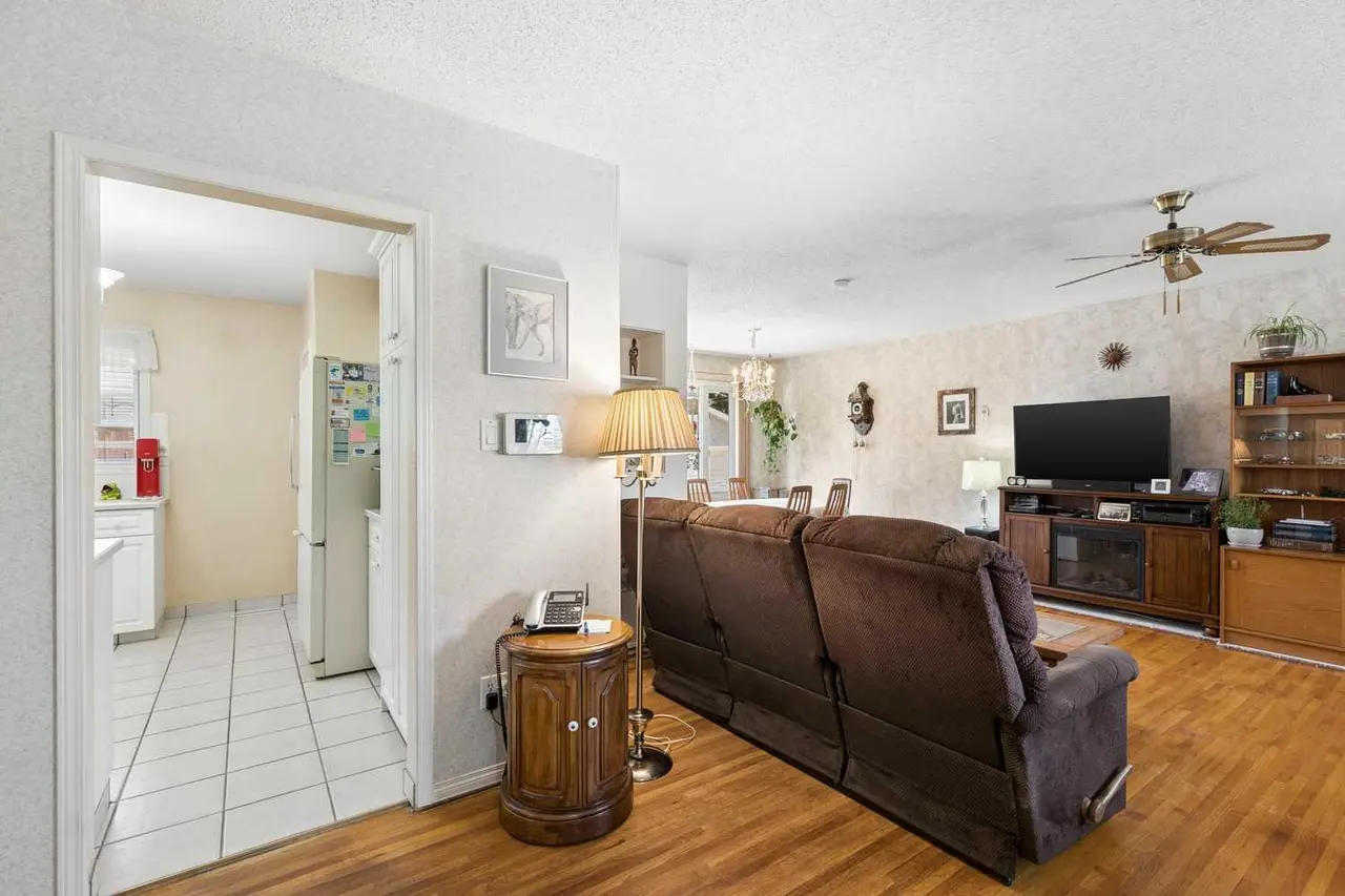 275 Northmount Drive NW
