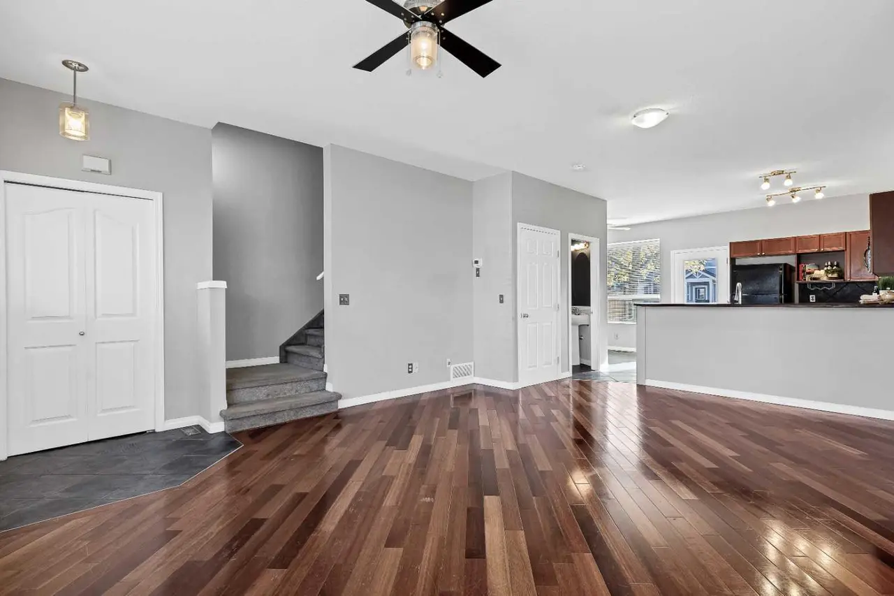 101, 703 Luxstone Square SW