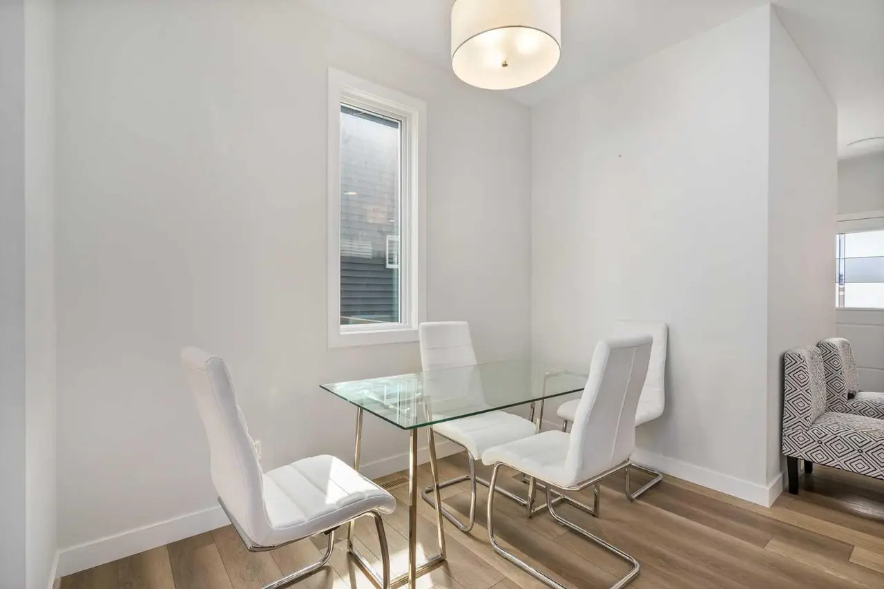 352 Chelsea Passage 