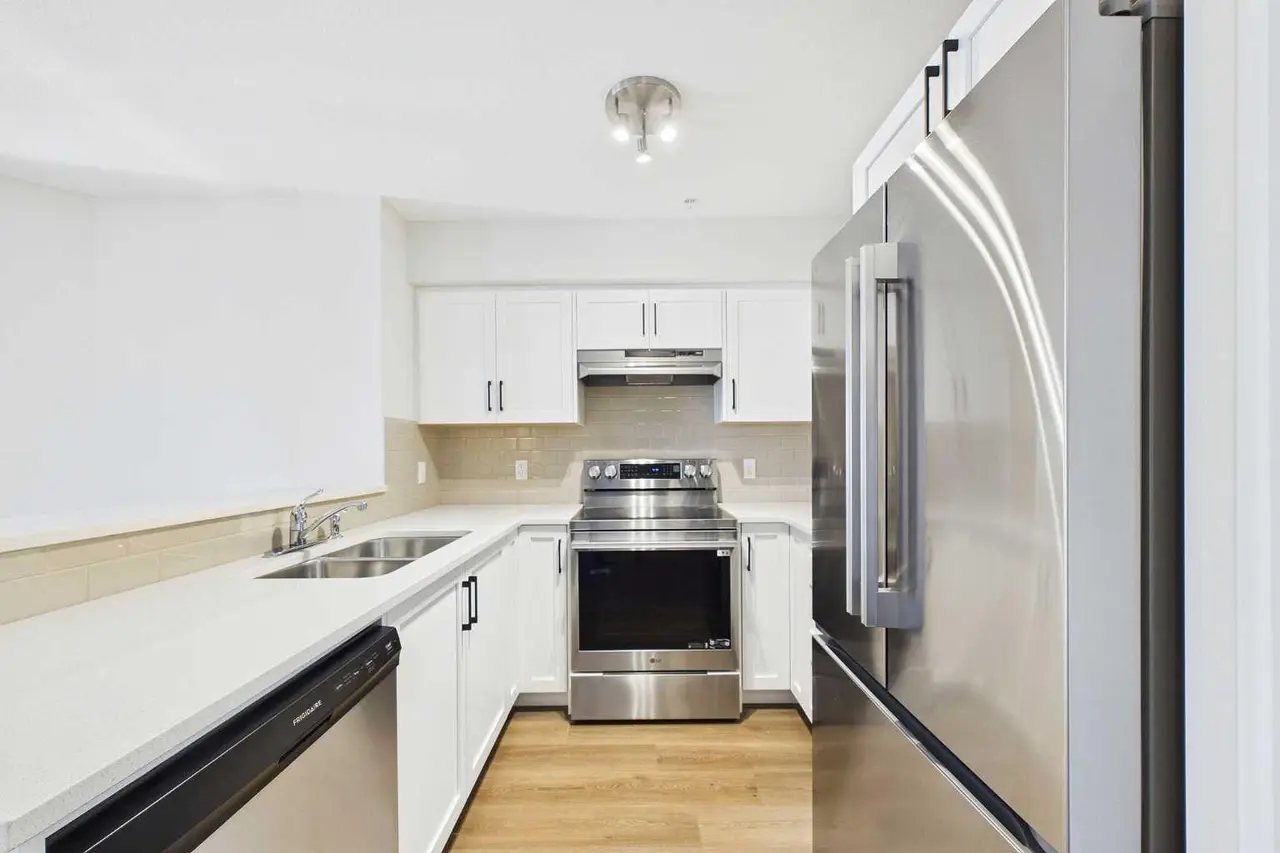 1203, 115 Prestwick Villas SE