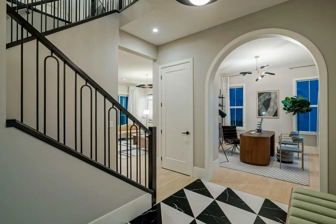 19 Bluerock Avenue SW